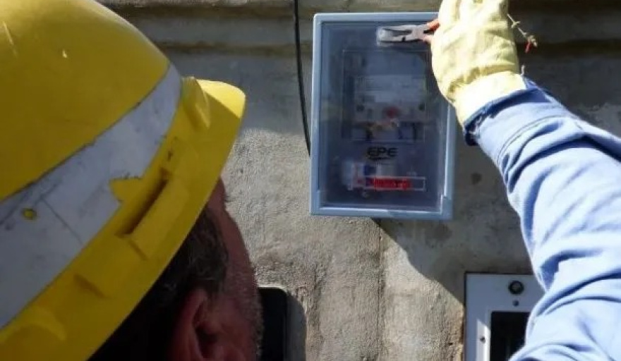 El Gobierno vetó la ley que prohibía cortes de luz, agua y gas durante el invierno