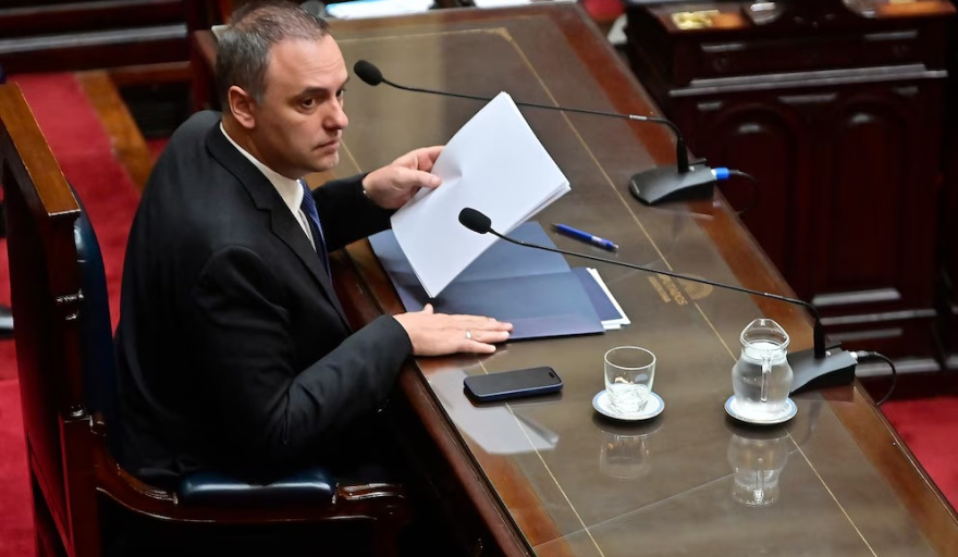 Milei y su ambiguo código etico: Sostiene a Adorni, pero los dialoguistas esperan la interpelación